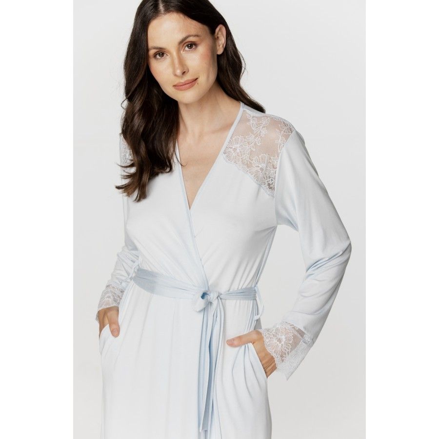 Für Damen: Langer Kimono aus Micromodal mit langen Ärmeln mit Spitzenbesatz