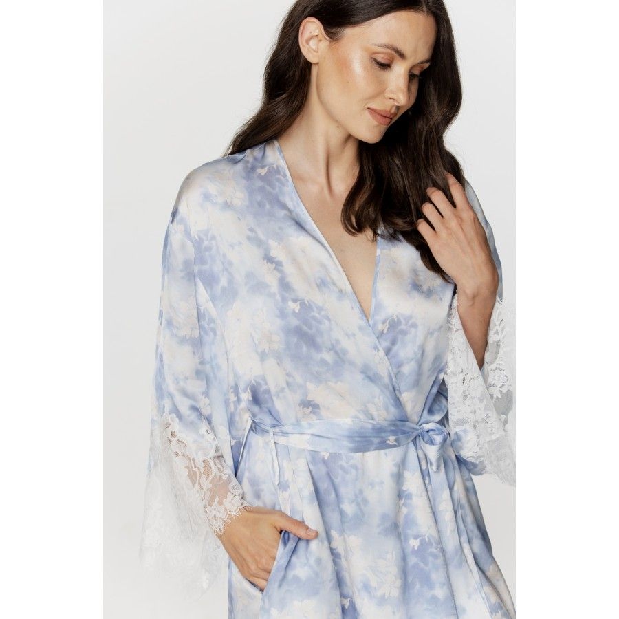 Für Damen: Kurzer Kimono aus blau-weißer Viskose mit weiten Ärmeln mit Spitzenbesatz