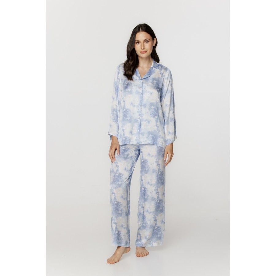 Ensemble pyjama femme ample et long en viscose, imprimé bleu nuage blanc Ensemble pyjama femme ample et long en viscose, imprimé bleu nuage blanc