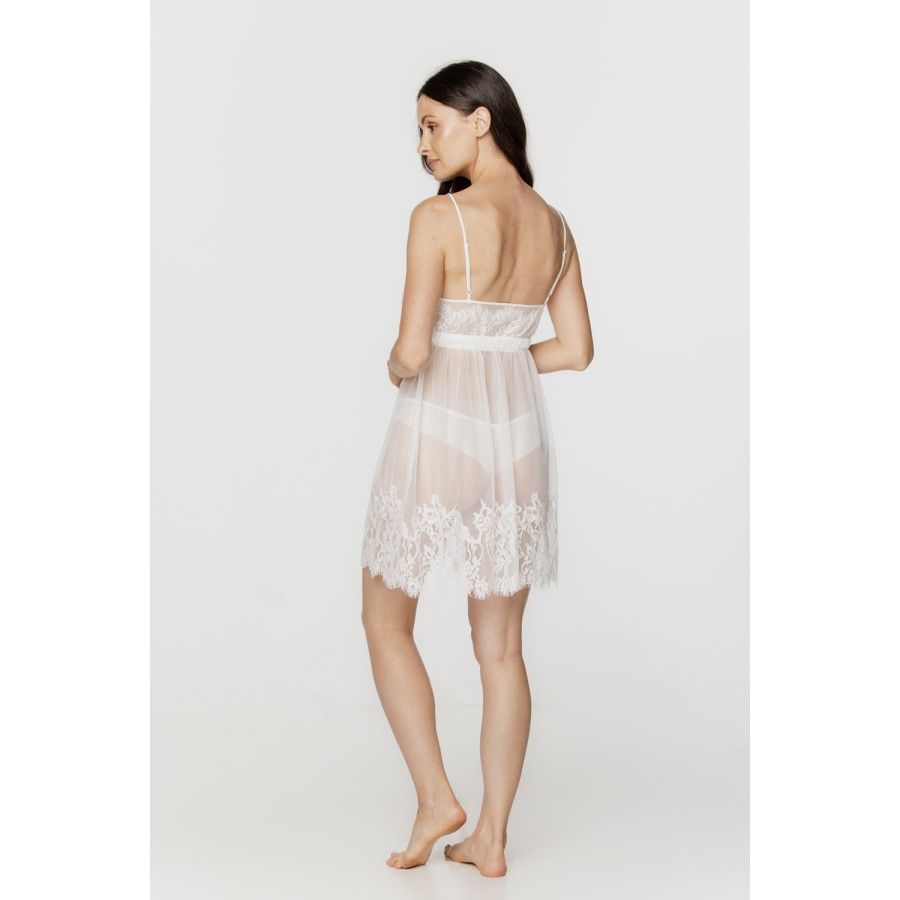 Nuisette vaporeuse et sexy en tulle transparent et dentelle, fines bretelles et tanga