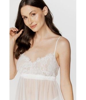 Nuisette vaporeuse et sexy en tulle transparent et dentelle, fines bretelles et tanga