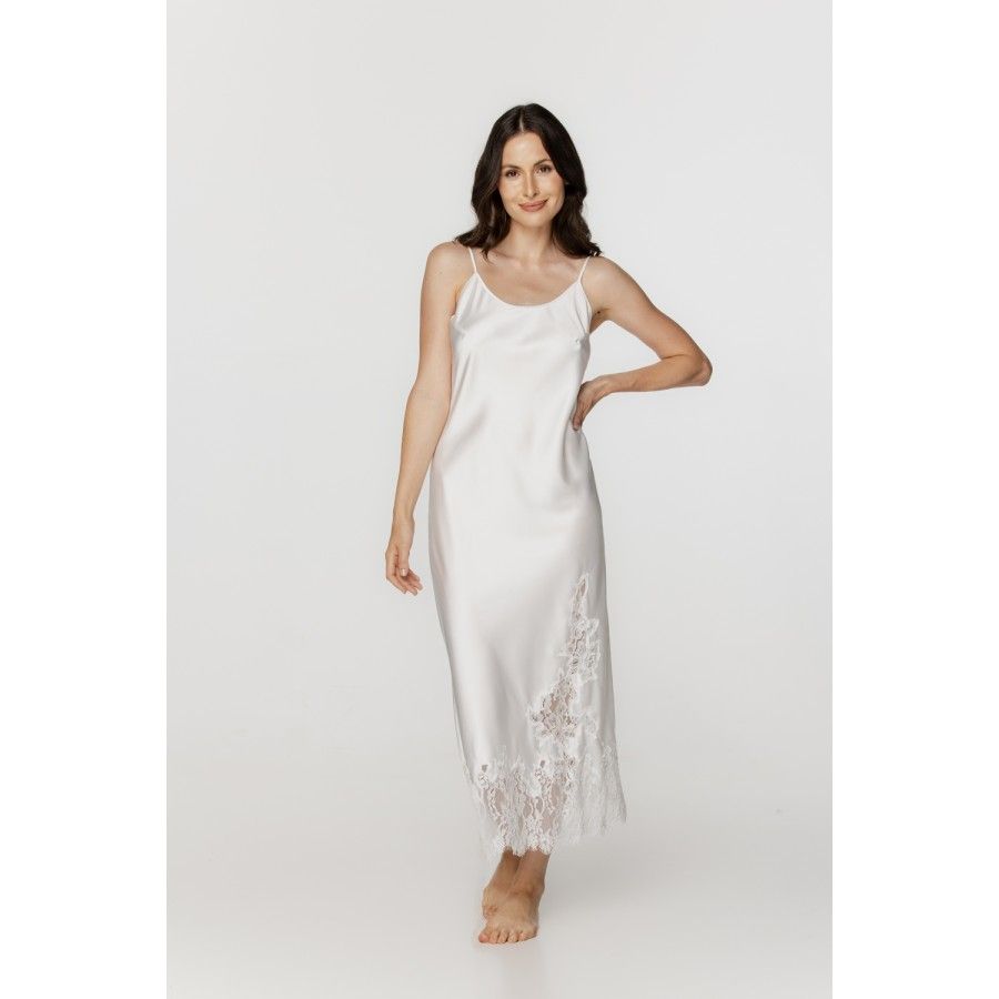 Für Damen: Langes Nachthemd aus weichem Satin und Spitze in Weiß mit Spaghettiträgern Für Damen: Langes Nachthemd aus weichem Satin und Spitze in Weiß mit Spaghettiträgern