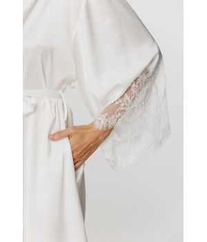 Für Damen: Kurzer Kimono aus weichem Satin und Spitze in Weiß