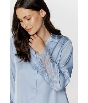 Für Damen: Zweiteiliger Pyjama aus weichem Satin und Spitze in Himmelblau