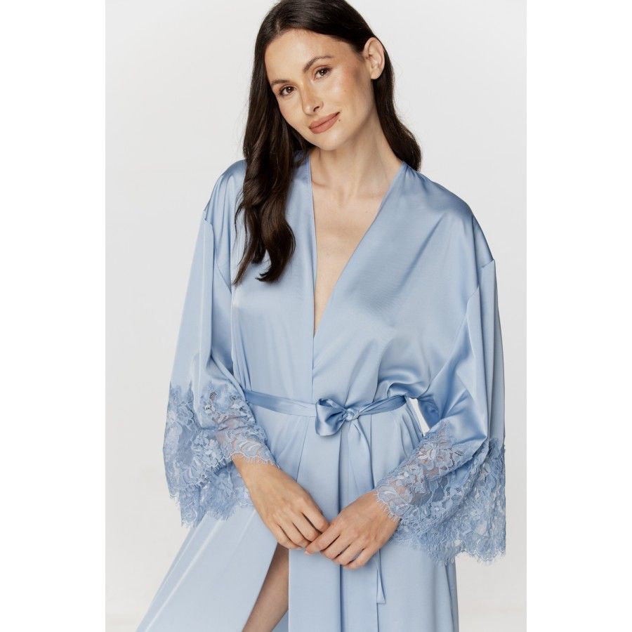 Déshabillé femme long et ample en satin soyeux et dentelle bleu ciel