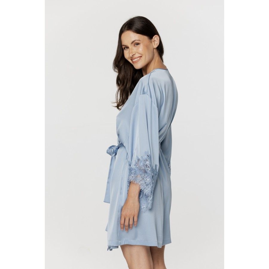 Déshabillé femme court en satin soyeux et dentelle bleu ciel