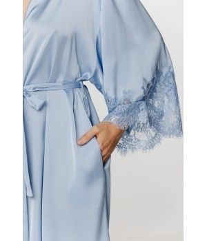 Déshabillé femme court en satin soyeux et dentelle bleu ciel