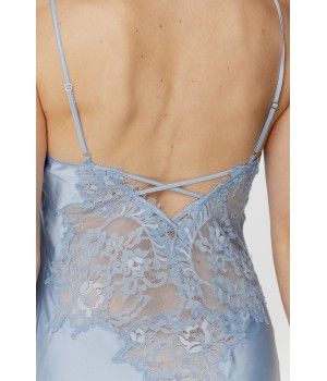 Für Damen: Negligé aus Satin und Spitze in Himmelblau mit verstellbaren Spaghettiträgern