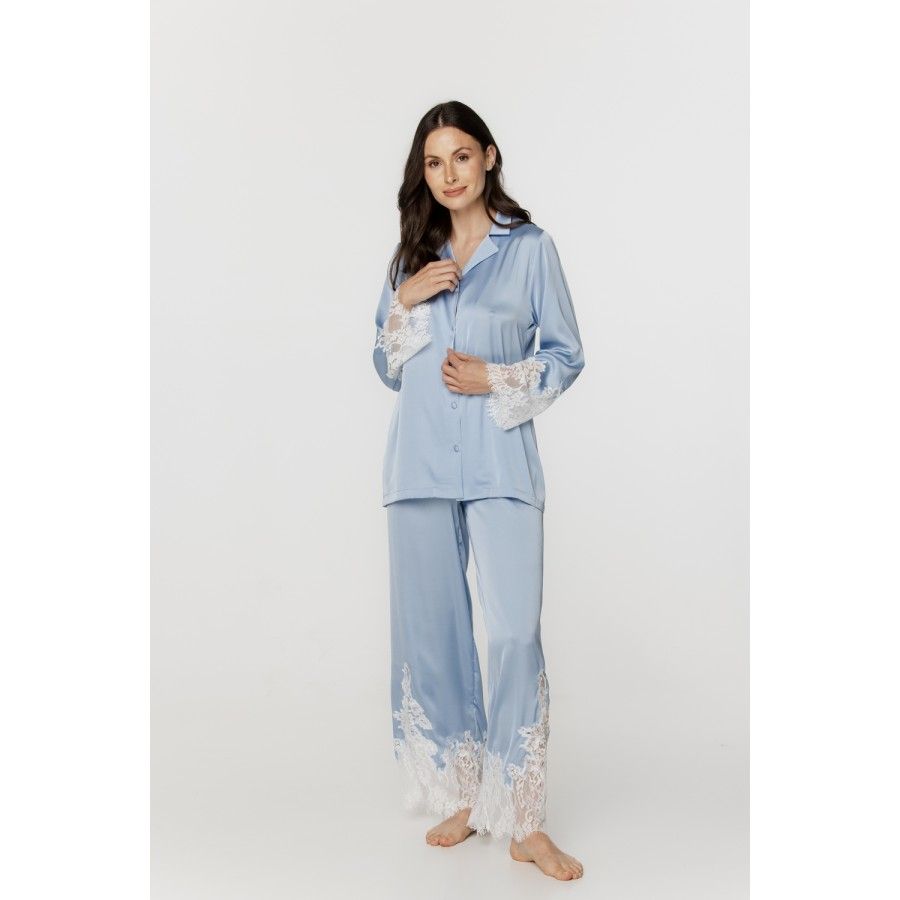 Ensemble pyjama femme en satin bleu ciel et dentelle blanche