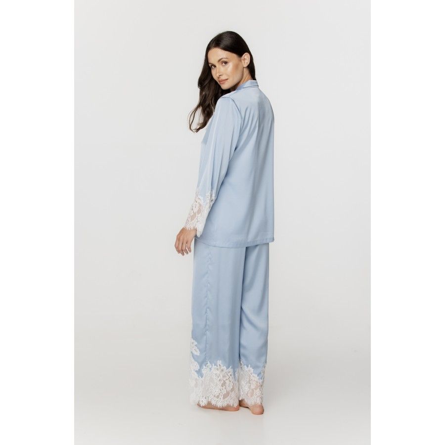Ensemble pyjama femme en satin bleu ciel et dentelle blanche