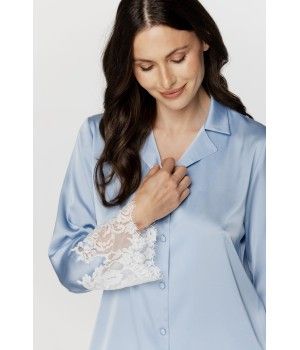 Ensemble pyjama femme en satin bleu ciel et dentelle blanche