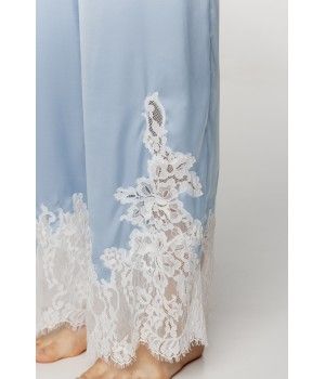 Ensemble pyjama femme en satin bleu ciel et dentelle blanche