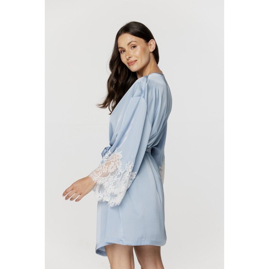 Déshabillé femme court en satin bleu ciel et dentelle blanche, manches longues Déshabillés - www.coemi-lingerie.com 