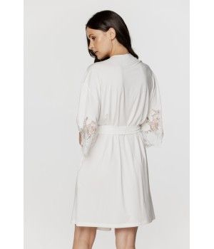 Short micromodal dressing gown with three-quarter-length sleeves, trimmed with lace, and side pockets