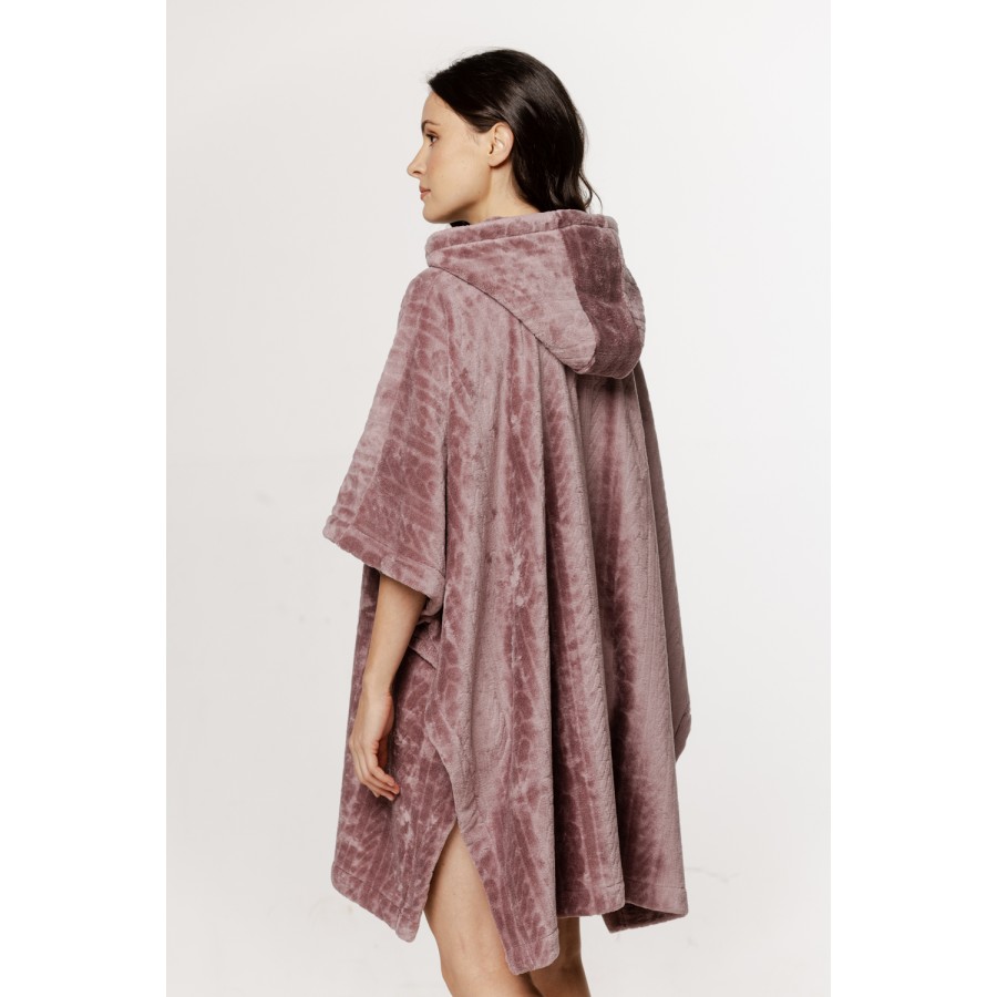Lovely oversized poncho with a hood in velvet, ¾-length sleeves, and a zipper