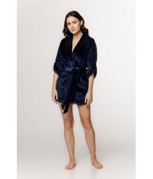 Lovely little short bathrobe in fluffy velvet with ¾ sleeves and fringes