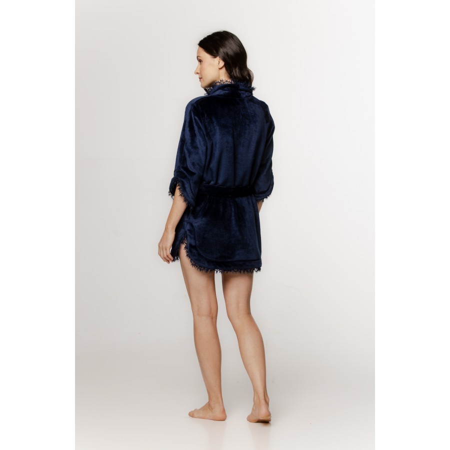 Lovely little short bathrobe in fluffy velvet with ¾ sleeves and fringes