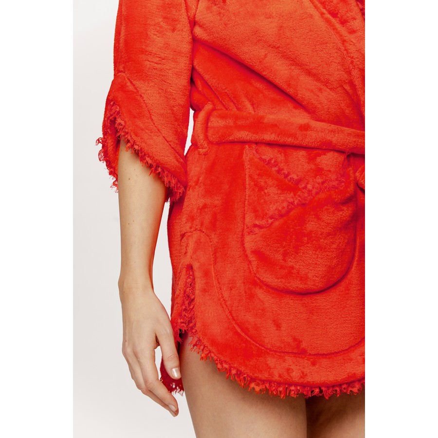 Lovely little short bathrobe in fluffy velvet with ¾ sleeves and fringes