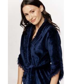 Lovely little short bathrobe in fluffy velvet with ¾ sleeves and fringes