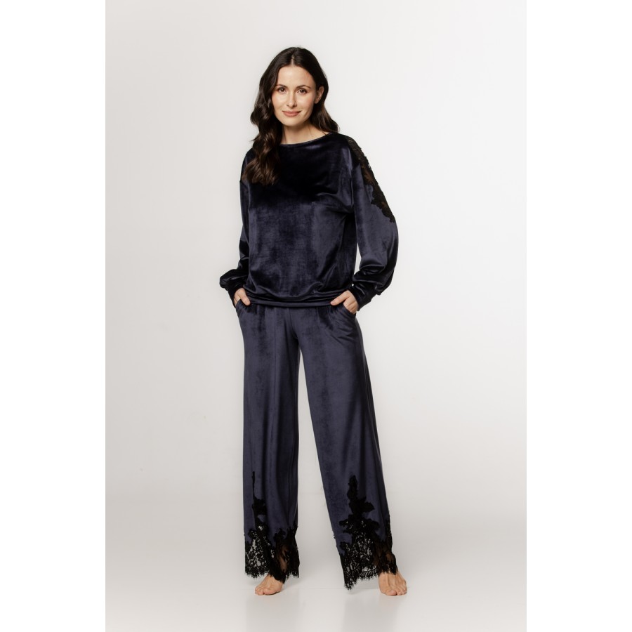 Gorgeous velvet pajama set with lace and embroidery on the back and hem of the pants Gorgeous velvet pajama set with lace and embroidery on the back and hem of the pants