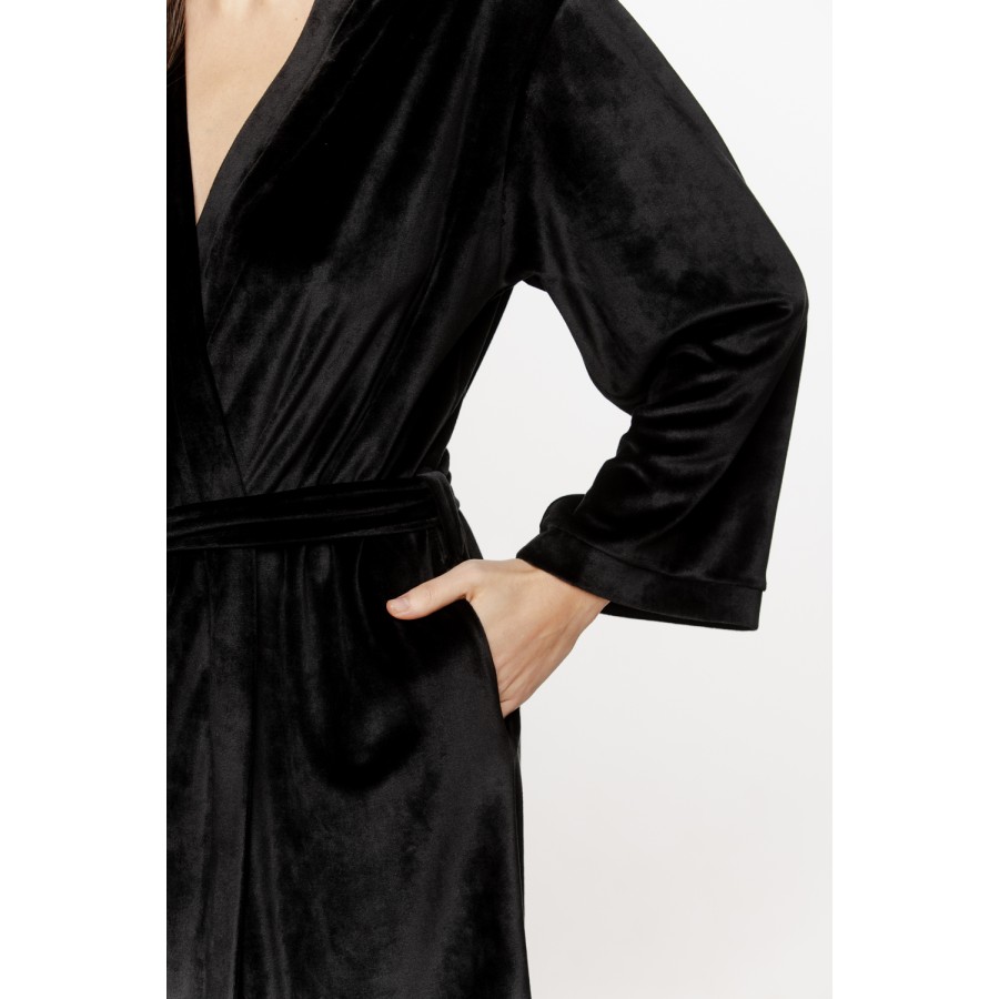 Charming velvet robe/bathrobe with long, loose sleeves and side pockets