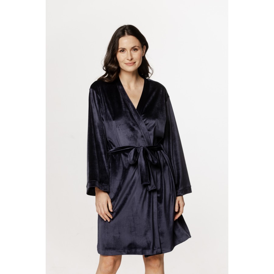Charming velvet robe/bathrobe with long, loose sleeves and side pockets