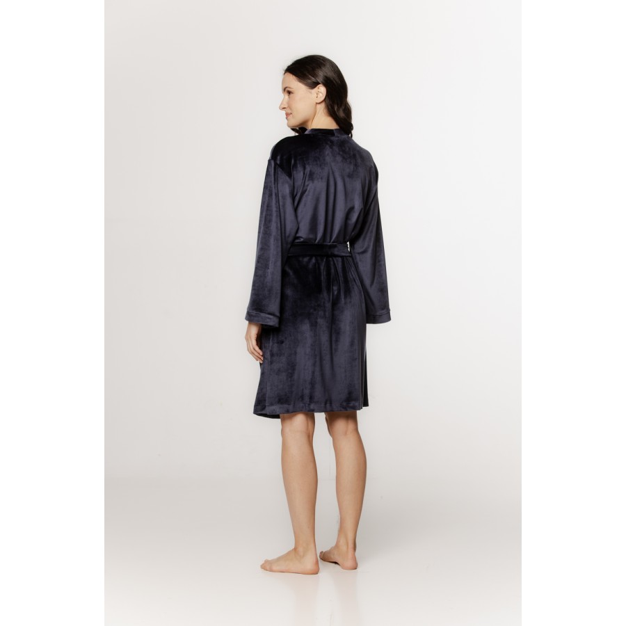 Charming velvet robe/bathrobe with long, loose sleeves and side pockets
