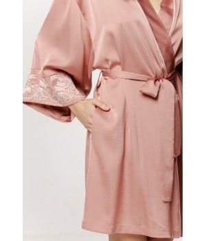 Hübscher kleiner Satin-Bademantel mit weiten ¾-Ärmeln und bestickten Manschetten.