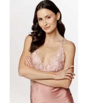 Magnifique nuisette en satin avec fines bretelles, broderie et lacets