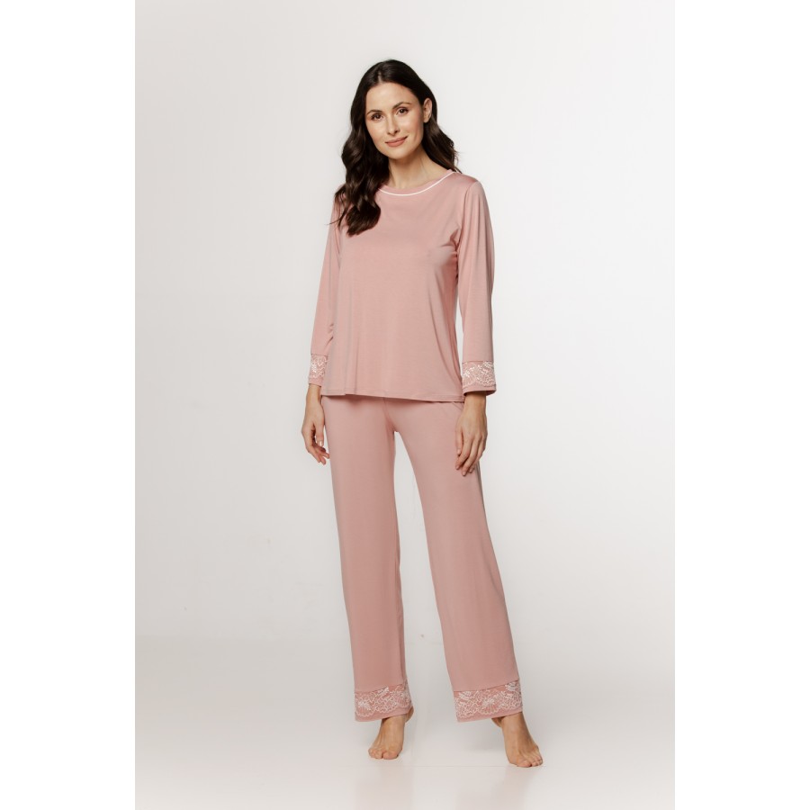 Lovely loose-fitting micromodal pajama set with embroidered cuffs and trimmed collar Lovely loose-fitting micromodal pajama set with embroidered cuffs and trimmed collar