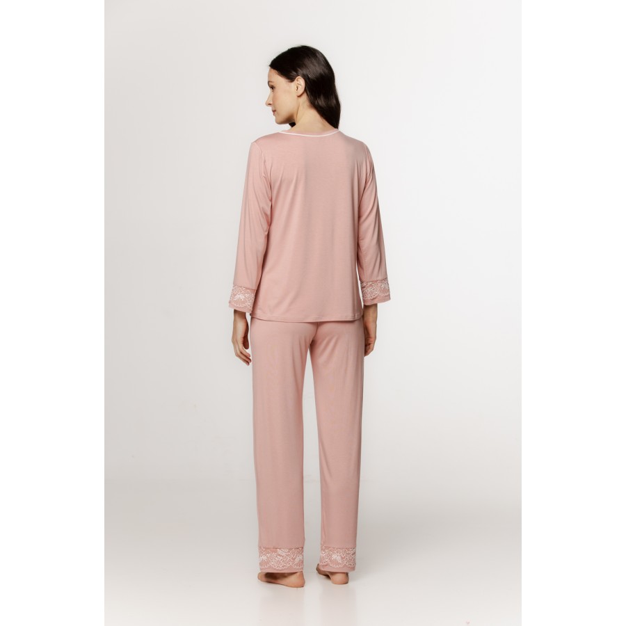Locker sitzender Pyjama aus Micromodal mit bestickten Bündchen und Kragen