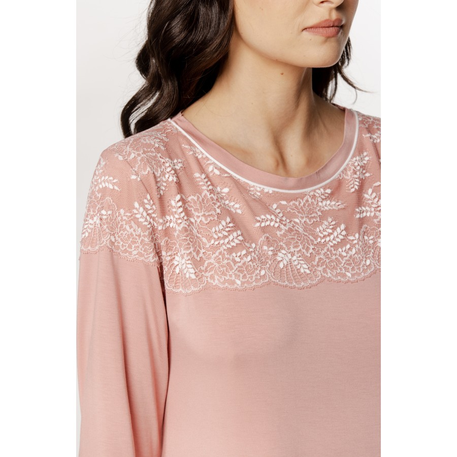 Ravissante chemise de nuit  ample et longue, en micromodal et dentelle, manches longues