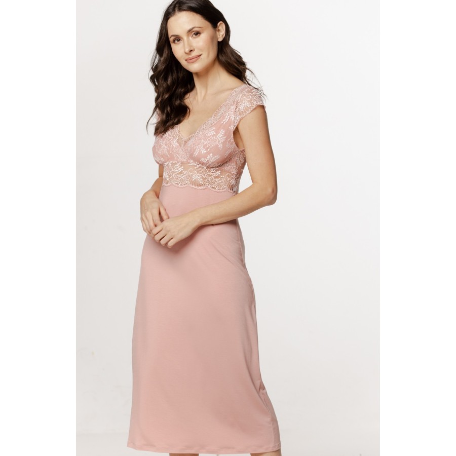 Detalle busto encaje camisón rosa micromodal