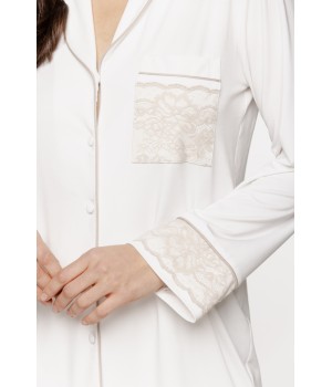 Magnifique  ensemble pyjama haut chemise boutonnée,  pantalon long et broderie