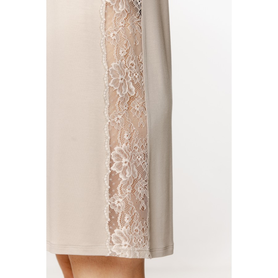 Elegant micromodal nightie with short sleeves and lace insets