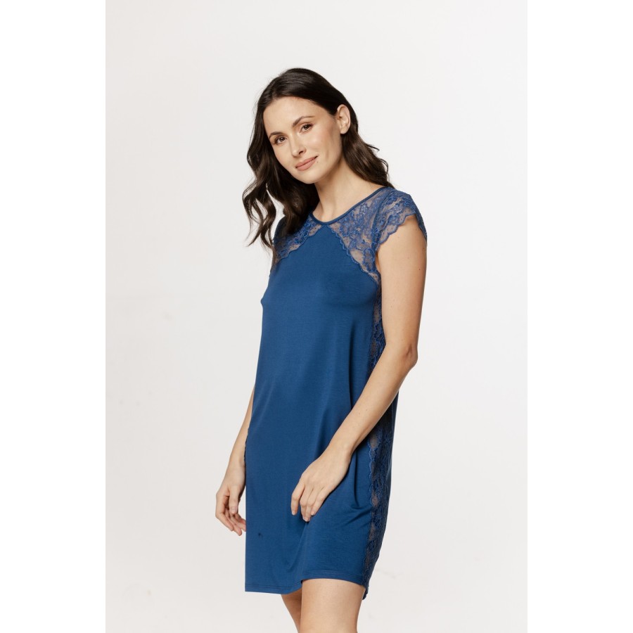 Aplicación vertical de encaje en camisón micromodal