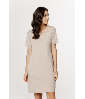 Ravissante chemise de nuit  long tee-shirt, dentelle sur le col en V et sur les manches