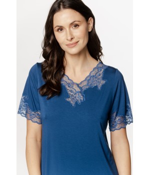 Ravissante chemise de nuit  long tee-shirt, dentelle sur le col en V et sur les manches