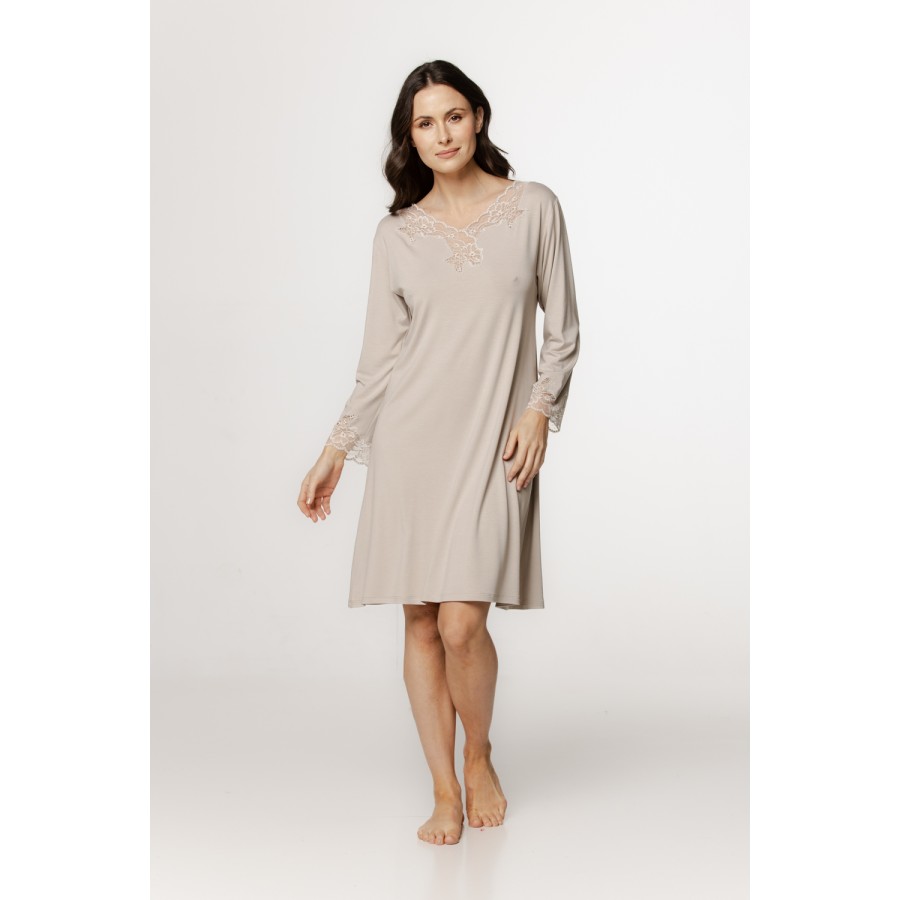 Nachthemd/Loungekleid aus Micromodal, lange Ärmel, Spitze an Kragen und Bündchen