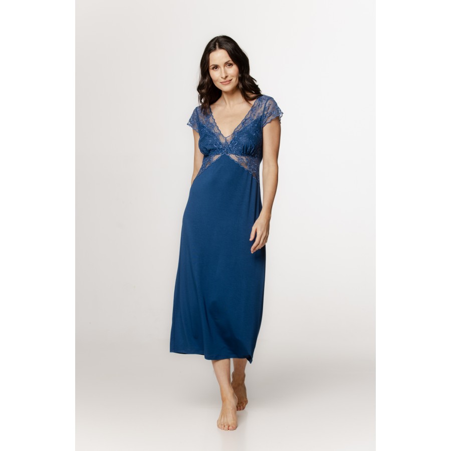 Chemise de nuit longue en micromodal , buste, épaulettes en dentelle et lacets dans le dos et broderie