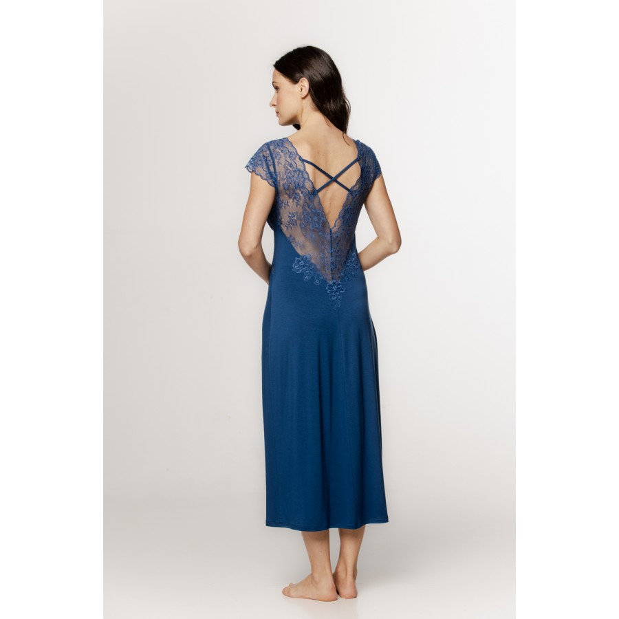 Chemise de nuit longue en micromodal , buste, épaulettes en dentelle et lacets dans le dos et broderie