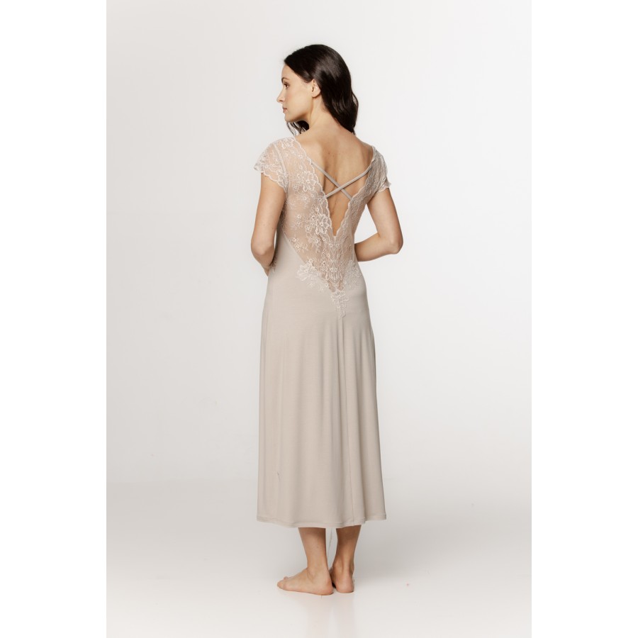 Chemise de nuit longue en micromodal , buste, épaulettes en dentelle et lacets dans le dos et broderie