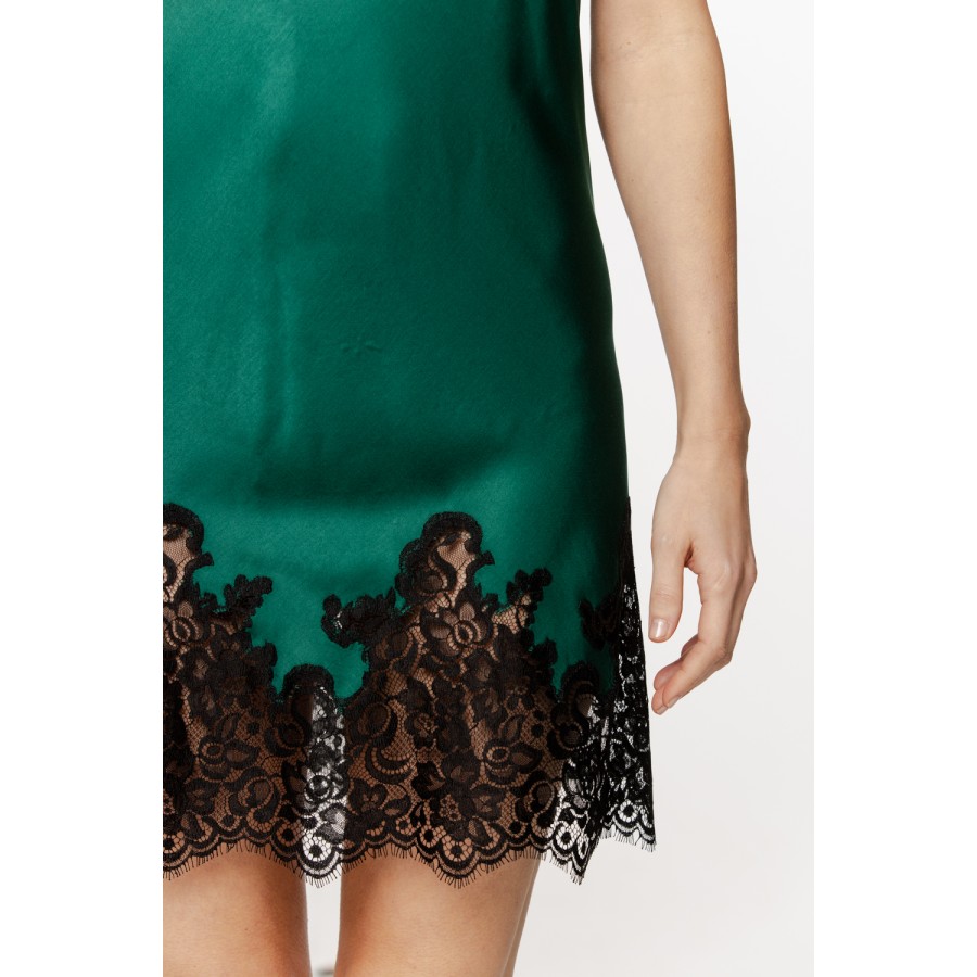 Nuisette en viscose et soie artificielle, dentelle dans le dos et sur le bas, jeu de lacets