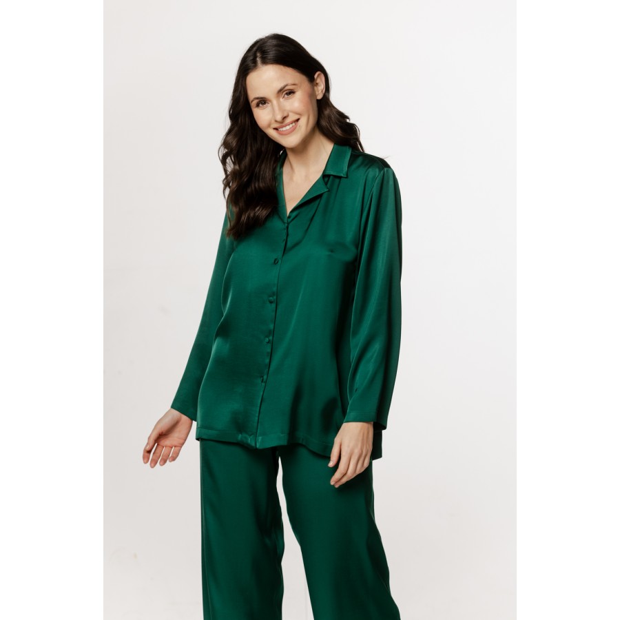 Loose-fitting viscose and silk pajama set with button-up shirt top