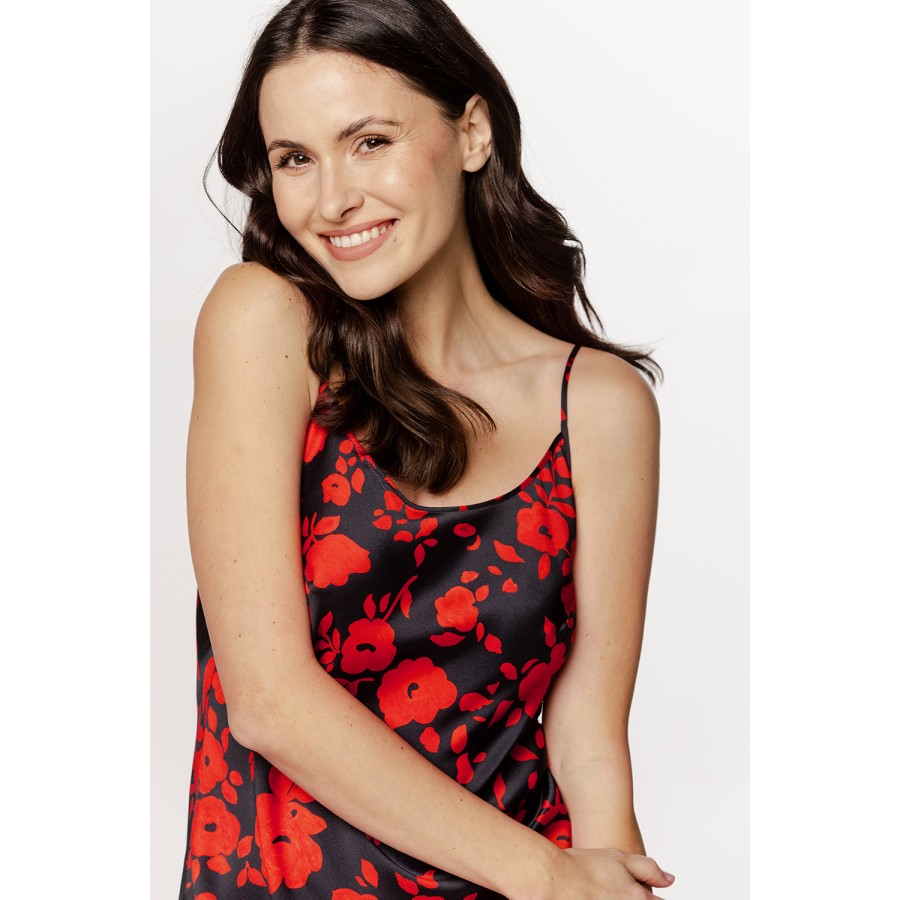 Sublime nuisette en viscose satin motif floral rouge et noir, col scoop et jeu de lacets