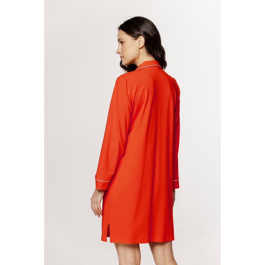Wunderschöne Damen-Seidenbluse mit durchgehender Knopfleiste, Besatz und V-Ausschnitt.