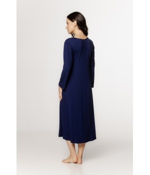 Longue chemise de nuit ample, manches longues avec broderie sur le haut du buste