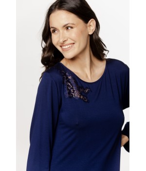 Longue chemise de nuit ample, manches longues avec broderie sur le haut du buste