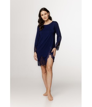 Chemise de nuit, micromodal et dentelle, manches longues, découpe sur la cuisse et le dos.