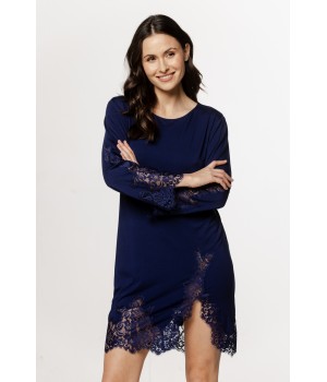 Micromodal and lace nightdress with long sleeves and cutouts at the thigh and back.